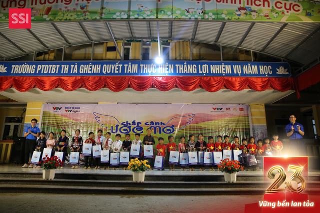 Đầu tư phát triển giáo dục luôn được xem là ưu tiên hàng đầu của SSI trong tôn chỉ hoạt động vì cộng đồng. Đầu tư phát triển giáo dục luôn được xem là ưu tiên hàng đầu của SSI trong tôn chỉ hoạt động vì cộng đồng.