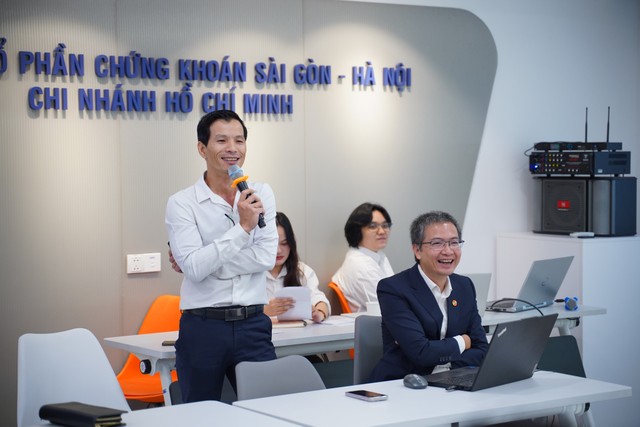 Ông Phan Tấn Nhật, Trưởng nhóm Phân tích Công ty Chứng khoán Sài Gòn - Hà Nội (SHS)