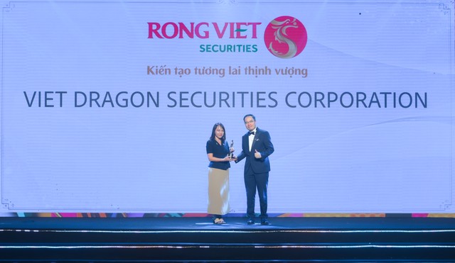 Rồng Việt 3 năm liền đạt danh hiệu “Nơi làm việc tốt nhất châu Á” Rồng Việt 3 năm liền đạt danh hiệu “Nơi làm việc tốt nhất châu Á”