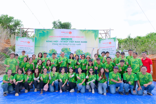 Chương trình “Rồng Việt - Vì một Việt Nam xanh" phát động lễ trồng cây tại Phan Thiết Chương trình “Rồng Việt - Vì một Việt Nam xanh" phát động lễ trồng cây tại Phan Thiết