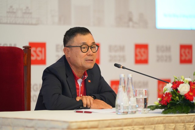 Ông Nguyễn Duy Hưng, Chủ tịch HĐQT SSI trả lời cổ đông Ông Nguyễn Duy Hưng, Chủ tịch HĐQT SSI trả lời cổ đông