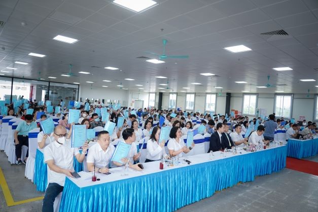 Cổ đông biểu quyết các nội dung tại đại hội