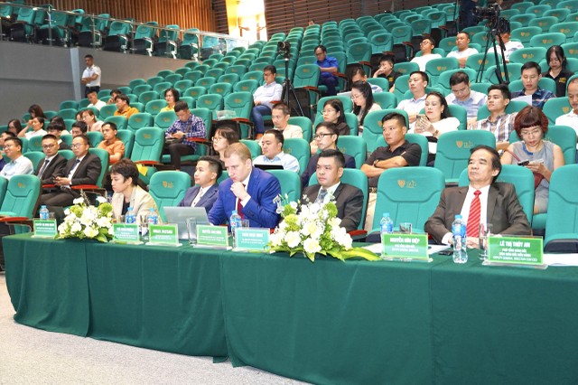 Cổ đông trao đổi tại đại hội Cổ đông trao đổi tại đại hội