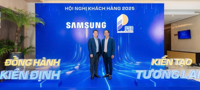 Ông Hyung Bin Joo, Tổng giám đốc Công ty Điện tử Samsung Vina và ông Vũ Tiến Dương, Chủ tịch HĐQT Công ty PSD (bên phải ảnh) trong một Hội nghị khách hàng do PSD tổ chức. Ông Hyung Bin Joo, Tổng giám đốc Công ty Điện tử Samsung Vina và ông Vũ Tiến Dương, Chủ tịch HĐQT Công ty PSD (bên phải ảnh) trong một Hội nghị khách hàng do PSD tổ chức.