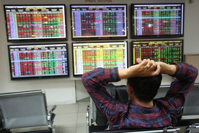 Chủ tịch UBCK nói gì khi VN-Index về sát 900 điểm? ảnh 1