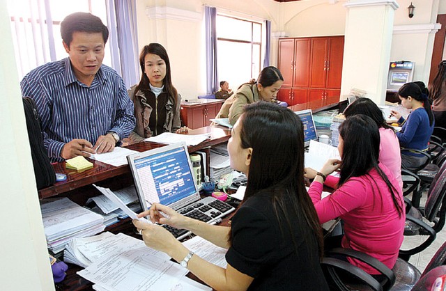 TS. Lê Đăng Doanh: Còn “chữa cháy” trong tái cơ cấu kinh tế ảnh 1