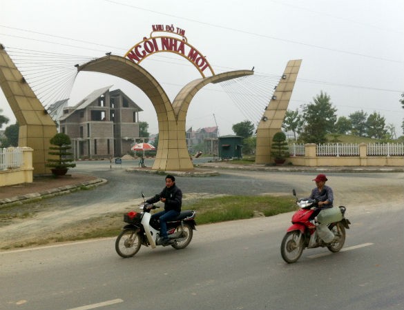 Cổng vào Khu đô thị Ngôi nhà mới