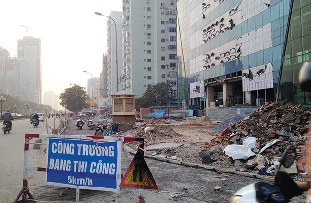 “Bông hoa kim cương” làm nhếch nhác khu đô thị trung tâm Cầu Giấy ảnh 4 “Bông hoa kim cương” làm nhếch nhác khu đô thị trung tâm Cầu Giấy ảnh 4