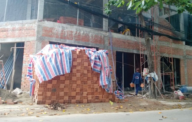 Sau cát xây dựng, giá gạch đỏ “nhấp nhổm” lên cơn sốt