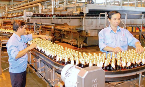 Người uống bia có thể sẽ 'gánh' thêm 2.000 tỷ đồng mỗi năm vì dán tem