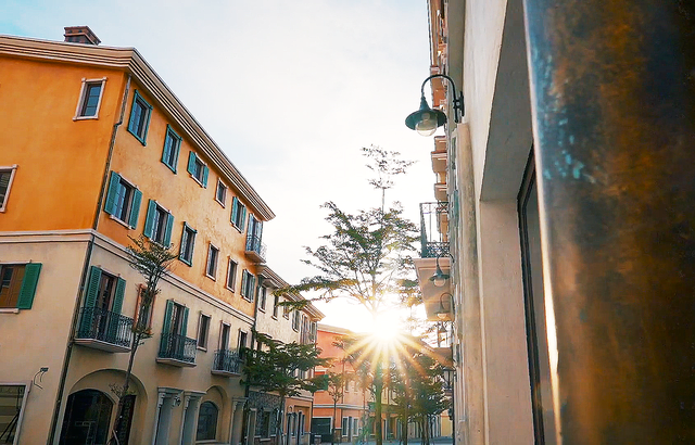 Mục sở thị bức tranh nước Ý mê hoặc qua nghệ thuật theming giả cổ tại Nam Phú Quốc ảnh 1