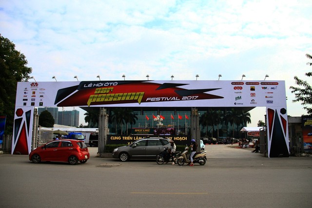 Nhiều dòng xe nổi tiếng và xe độ đình đám hội tụ tại Hà Nội ảnh 2