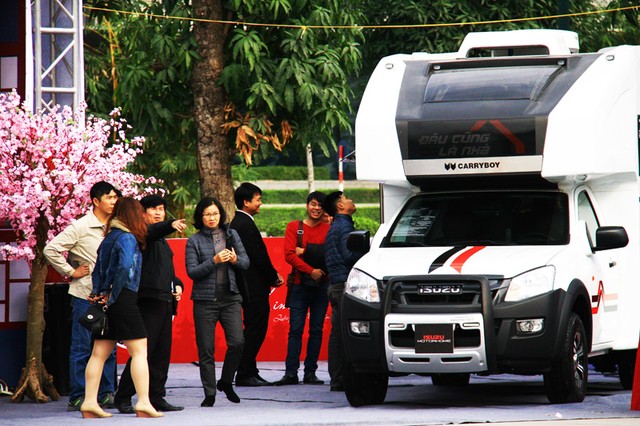 Nhiều dòng xe nổi tiếng và xe độ đình đám hội tụ tại Hà Nội ảnh 8