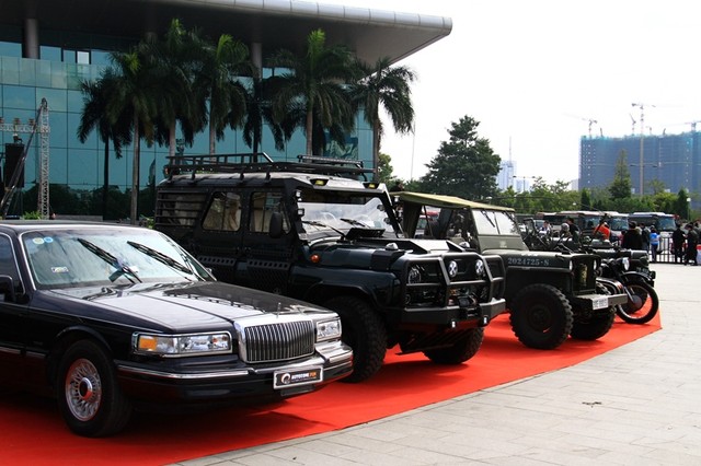 Nhiều dòng xe nổi tiếng và xe độ đình đám hội tụ tại Hà Nội ảnh 1