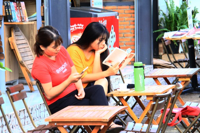 Độc đáo đường sách cà phê Buôn Ma Thuột ảnh 5