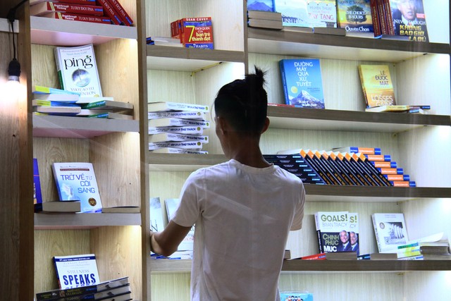 Độc đáo đường sách cà phê Buôn Ma Thuột ảnh 6