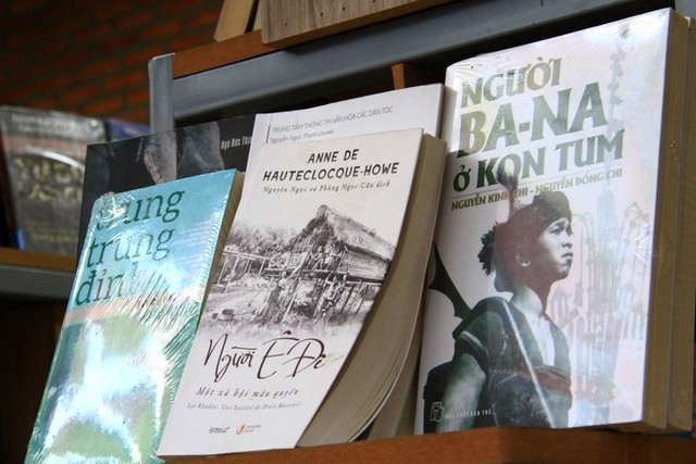 Độc đáo đường sách cà phê Buôn Ma Thuột ảnh 9