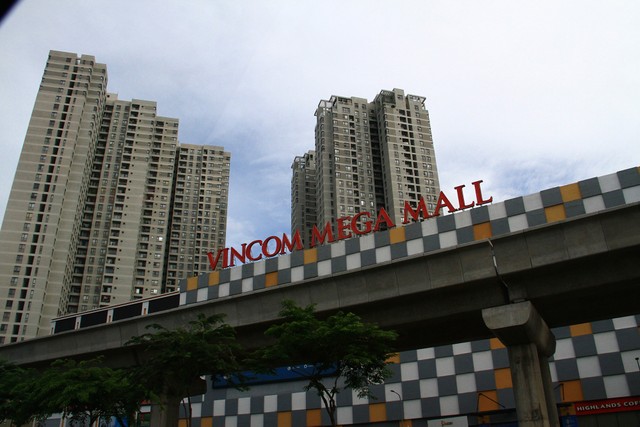 Hiện toàn tuyến metro số 1 đạt gần 76% khối lượng công việc và dự kiến cuối năm nay sẽ đạt 85%. TP.HCM kỳ vọng công trình này sẽ được đưa vào khai thác thương mại vào cuối năm 2021. Ảnh: Thành Nguyễn.