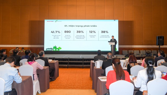 Ông Nguyễn Công Thịnh trình bày tham luận