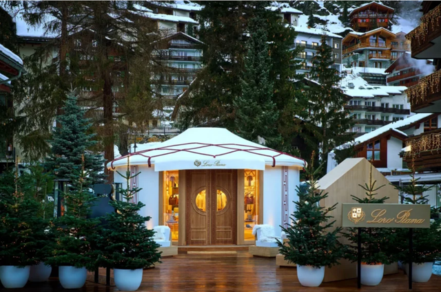 Cửa hàng pop-up đầu tiên của Loro Piana tại Zermatt, Thụy Sĩ.