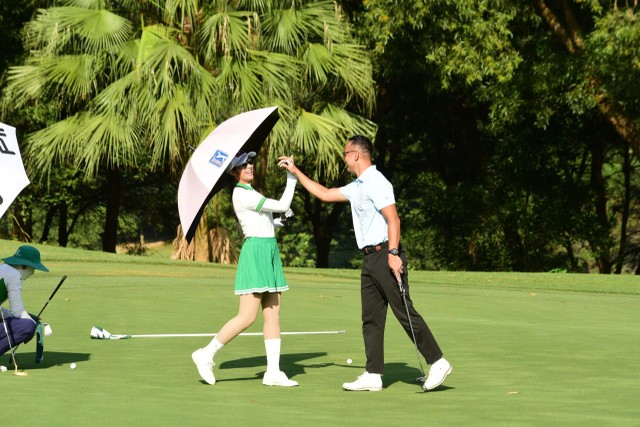 Niềm vui trên sân đấu. Ảnh: Dũng Minh.