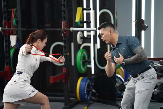Rèn thể lực cùng huấn luyện viên tại Everygolf.