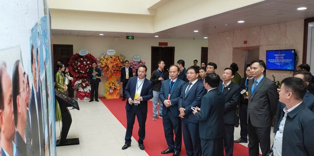 Các đại biểu tham quan Không gian trưng bày thành tựu kinh tế xã hội – khoa học kỹ thuật và đổi mới sáng tạo tỉnh Thái Nguyên. Các đại biểu tham quan Không gian trưng bày thành tựu kinh tế xã hội – khoa học kỹ thuật và đổi mới sáng tạo tỉnh Thái Nguyên.