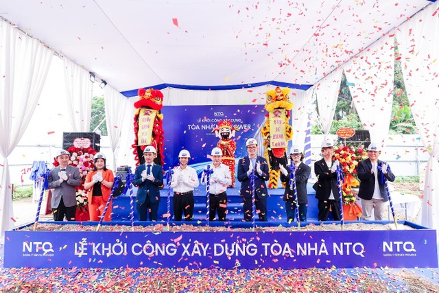 Đại diện ban lãnh đạo NTQ, chủ đầu tư dự án cùng các cấp bộ, ban, ngành chính quyền tại lễ động thổ.