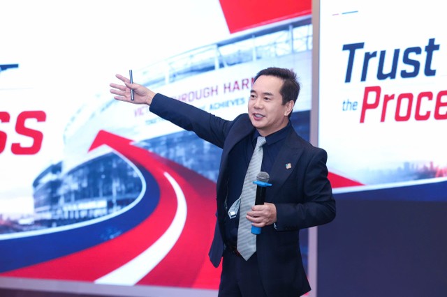 Chủ tịch Cen Land Nguyễn Trung Vũ chia sẻ cùng cổ đông về kế hoạch năm 2026 của doanh nghiệp.