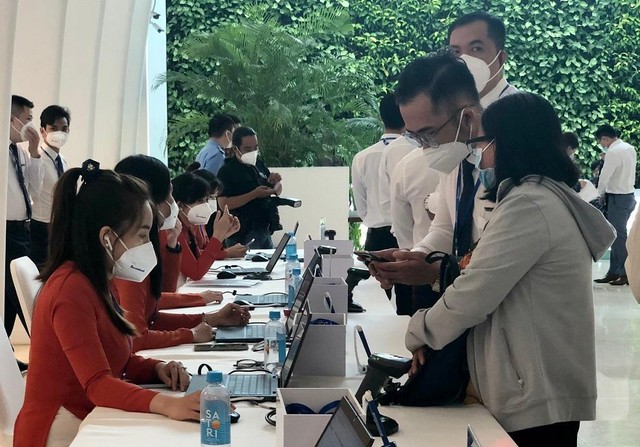 Công tác kiểm tra tư cách cổ đông trước khi bước vào Đại hội.