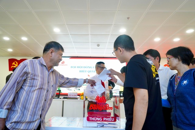 Cổ đông bỏ phiếu biểu quyết tại Phiên họp ĐHCĐ thường niên 2022 của CTCP Đồng Tâm ngày 20/9/2022 Cổ đông bỏ phiếu biểu quyết tại Phiên họp ĐHCĐ thường niên 2022 của CTCP Đồng Tâm ngày 20/9/2022