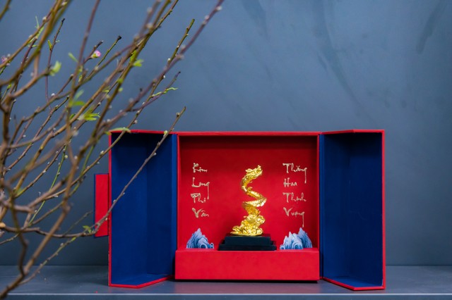 Tượng vàng 24K Kim Long Phi Vân mở bán với số lượng giới hạn chỉ 399 tác phẩm