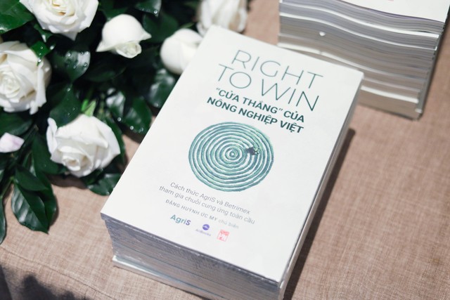 Cuốn sách “Right to Win - ‘Cửa thắng’ của nông nghiệp Việt” do bà Đặng Huỳnh Ức My - Chủ tịch Hội đồng Quản trị AgriS (Công ty Cổ phần Thành Thành Công - Biên Hòa, mã SBT) chủ biên. Cuốn sách “Right to Win - ‘Cửa thắng’ của nông nghiệp Việt” do bà Đặng Huỳnh Ức My - Chủ tịch Hội đồng Quản trị AgriS (Công ty Cổ phần Thành Thành Công - Biên Hòa, mã SBT) chủ biên.