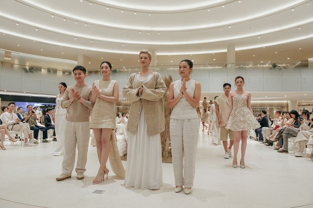 Các thiết kế đến từ Hemp Oi mang những sản phẩm được dệt thủ công truyền thống đến gần với với mọi người (Ảnh: Ban tổ chức)