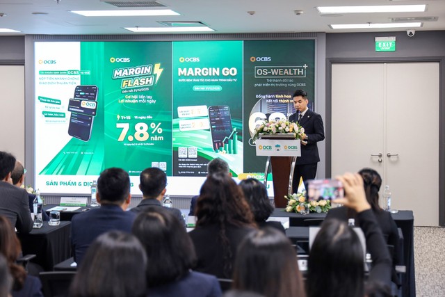 Ông Nguyễn Đức Quân Tùng – Thành viên HĐQT kiêm Tổng Giám đốc OCBS chia sẻ tại sự kiện Ông Nguyễn Đức Quân Tùng – Thành viên HĐQT kiêm Tổng Giám đốc OCBS chia sẻ tại sự kiện