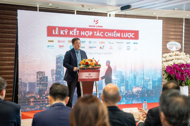 Ông Lucas Loh - Tổng giám đốc Tập đoàn phát biểu tại Lễ ký kết