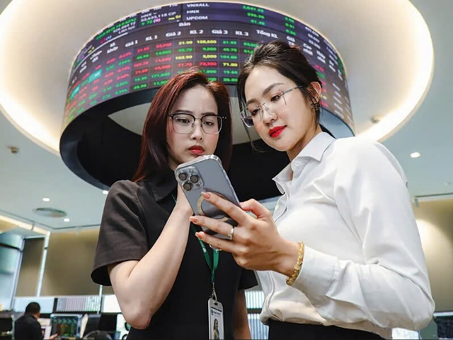 Công ty cổ phần Chứng khoán Smart Invest (AAS) cũng dùng mô hình định lượng, nhưng bắt đầu từ mục tiêu của khách hàng thay vì từ cổ phiếu, mỗi mục tiêu là một danh mục đa tài sản riêng.