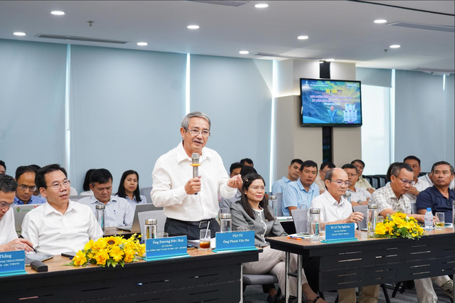 Các đại biểu tham luận tại Hội thảo
