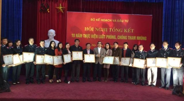 Luật Phòng chống tham nhũng như cột điện giữa dòng thác ảnh 1