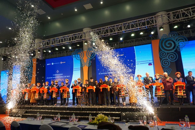 Biển mây kỳ ảo nhìn từ cáp treo Fansipan Sapa ảnh 2