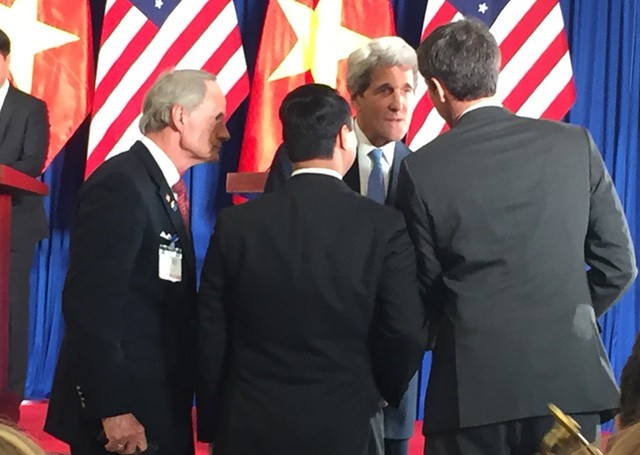 Mỹ chính thức dỡ bỏ lệnh cấm bán vũ khí sát thương cho Việt Nam ảnh 1