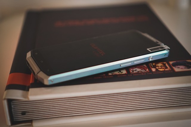 Smartphone pin lớn nhất thế giới về Việt Nam, giá 5 triệu đồng ảnh 2