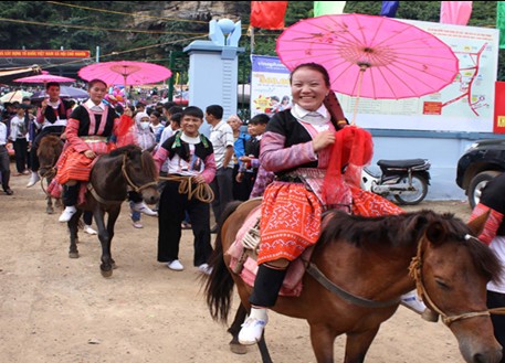 Tưng bừng lễ hội Tây Bắc vào mùa thu ảnh 2