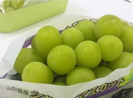 Nho xanh 1,3 triệu đồng/kg, dân Hà Nội vẫn tranh nhau mua ảnh 1