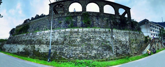 Nhà thờ đá Tam Đảo thấp thoáng trong mây ảnh 6