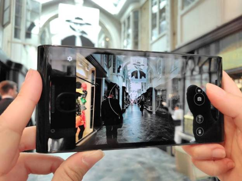 Siêu smartphone Solarin chính hãng về Việt Nam ảnh 2