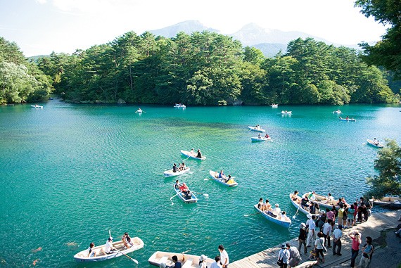 Lặng ngắm vẻ đẹp bình yên bất tận của hồ ngũ sắc Goshiki-numa ảnh 2