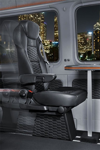 Brabus Sprinter - phòng khách di động siêu sang giá 250.000 USD ảnh 5