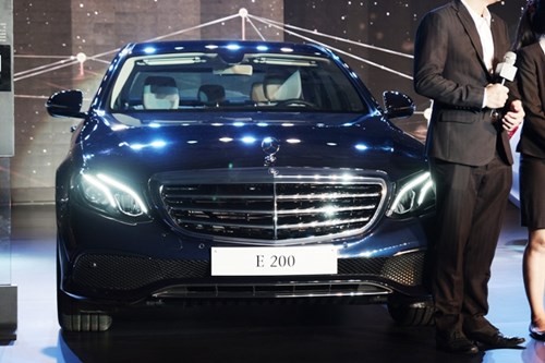 Khám phá Mercedes-Benz E-class thế hệ mới về Việt Nam ảnh 1