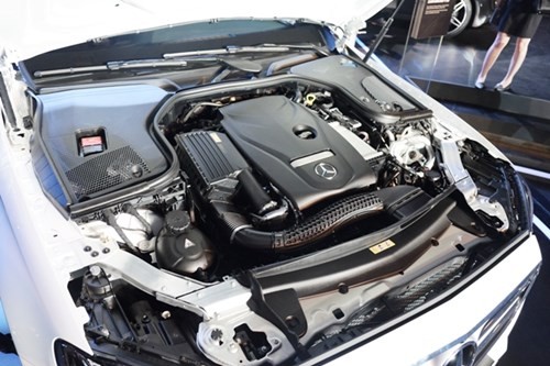 Khám phá Mercedes-Benz E-class thế hệ mới về Việt Nam ảnh 5